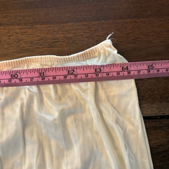 VTG Komar 100% Nylon Feminine Half Slip Skirt Cream w/White Lace SZ MEDIUM USA - Picture 7 of 8